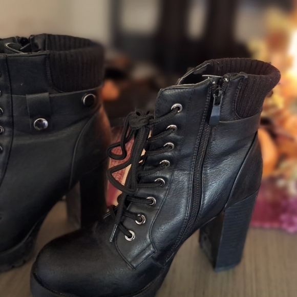 Shoes - Womens high heeled boots